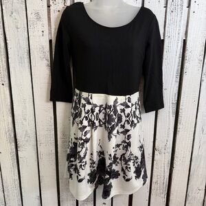 Zalalus Floral Dress Black White Pleats Size Medium 3/4 Sleeve Pockets Zip Back